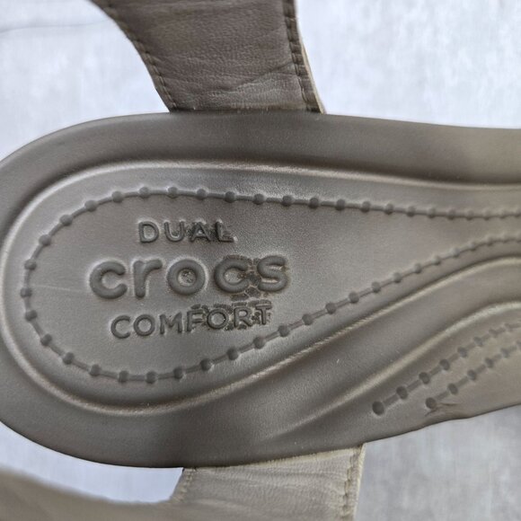 Crocs Ankle Strap Wedge Sandals 9 Taupe Open Toe Strappy Retro Comfort Platform - Picture 11 of 12